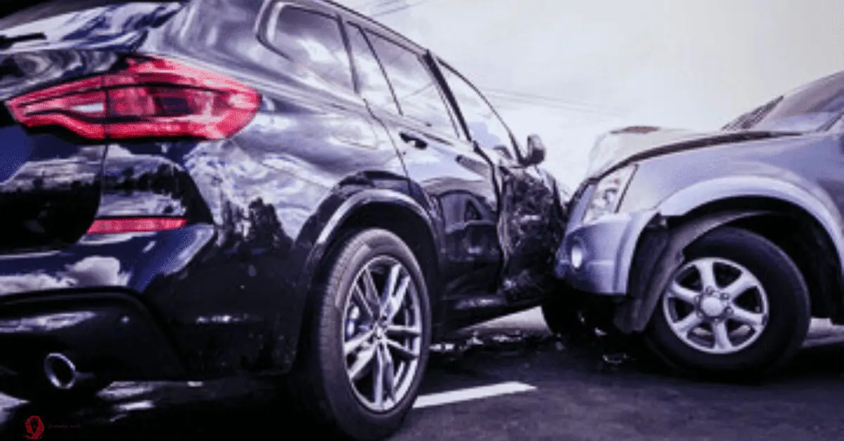 2 cars crashing into each other